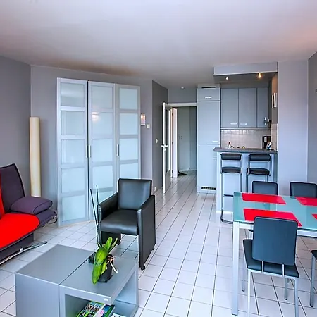 Szálloda With Spacious Terrace 2*