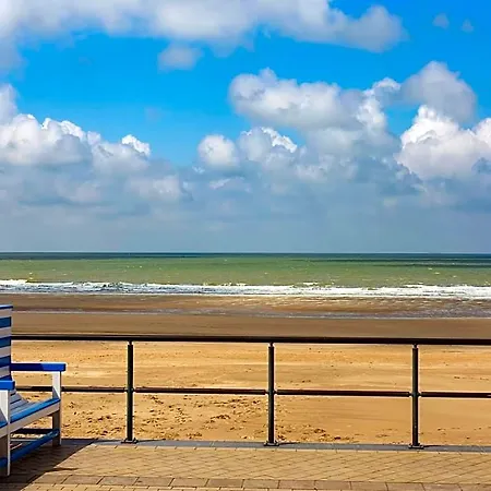 With Spacious Terrace Szálloda Middelkerke